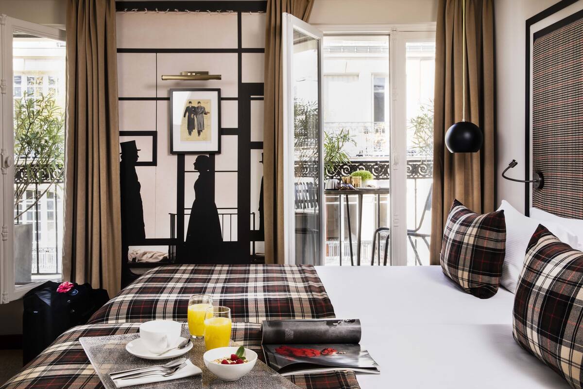 Ropa de cama de alta calidad y minibar 