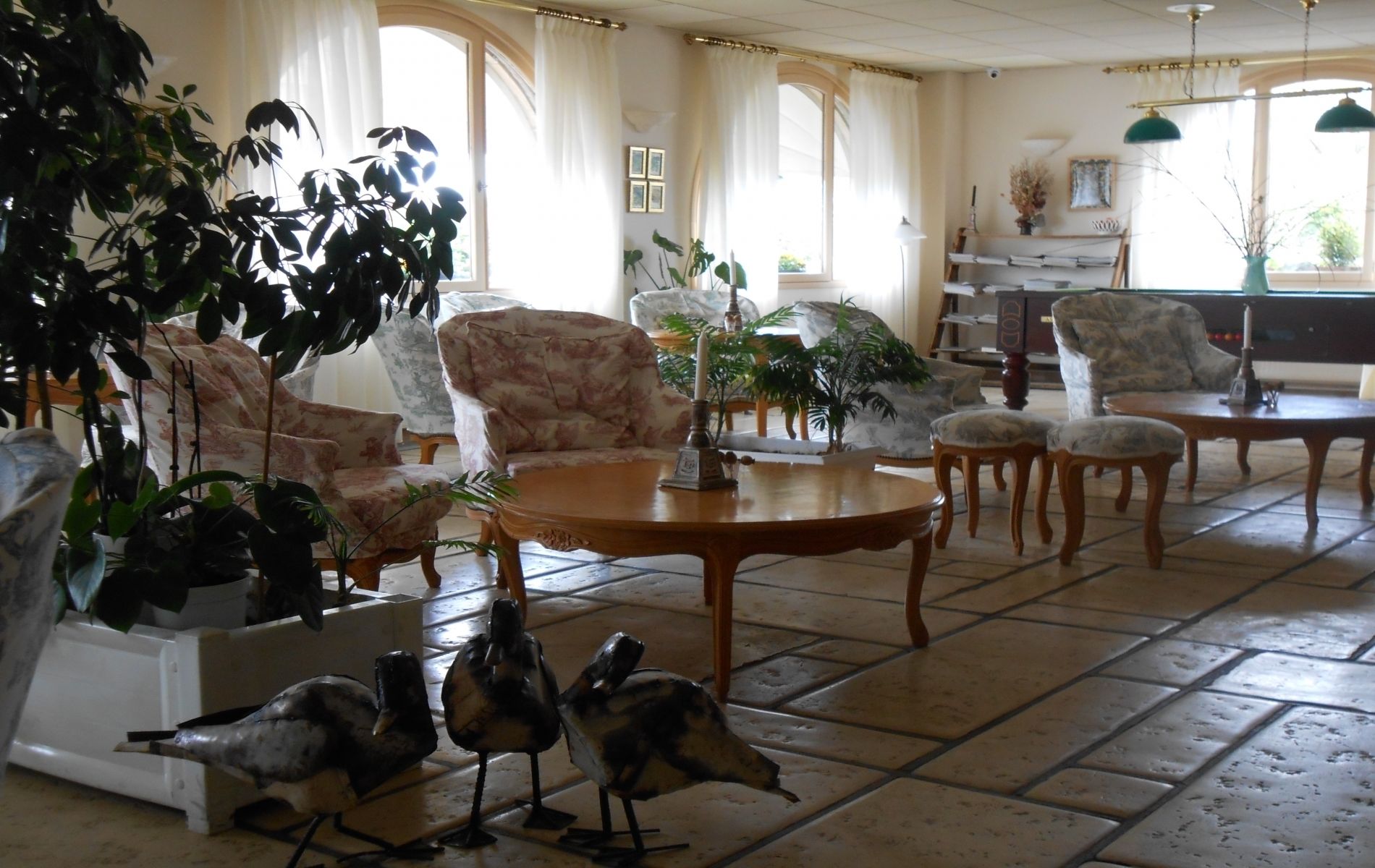 Lobby lounge