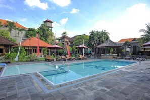 Outdoor pool - Suji Bungalow (Kuta)