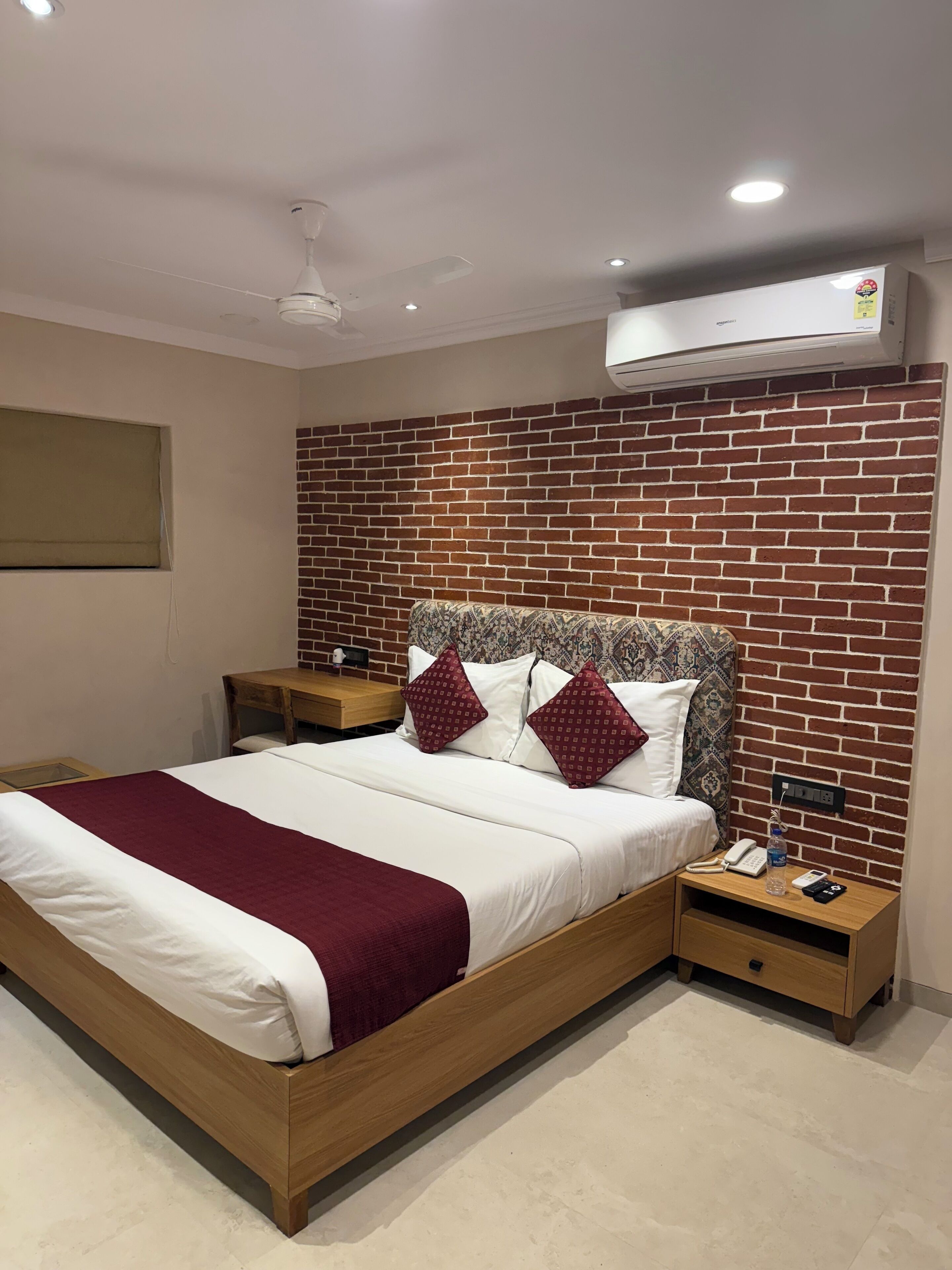 Suite | Edredones de plumas, caja fuerte, espacio para trabajar con un portátil