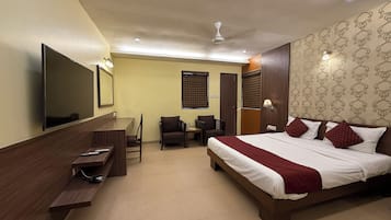 Deluxe Room, 1 Double Bed, Smoking | Down comforters, in-room safe, laptop workspace, iron/ironing board