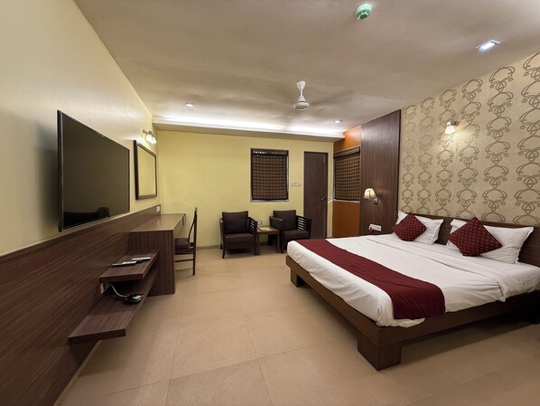 Deluxe Room, 1 Double Bed, Smoking | Down duvets, in-room safe, laptop workspace, iron/ironing board - Hotel Beach Garden (Mumbai)