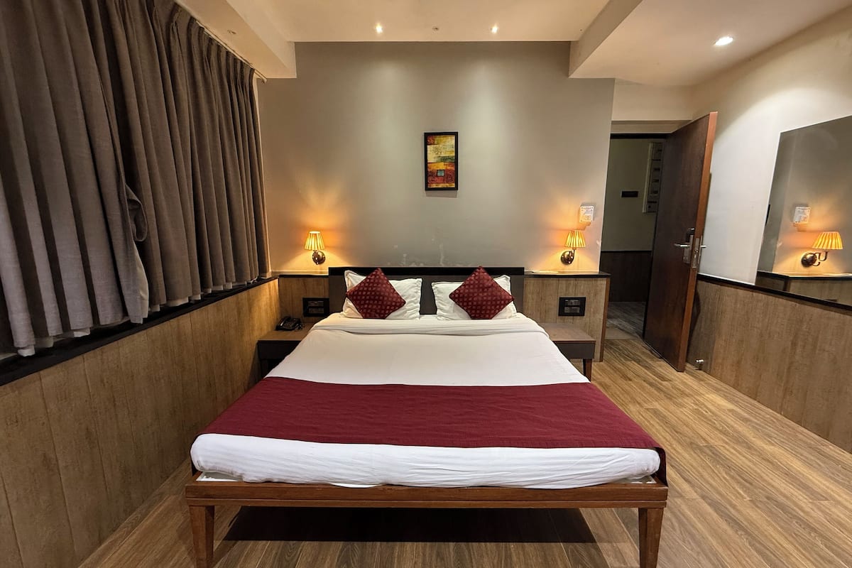 Habitación doble, 1 cama doble, fumadores | Edredones de plumas, caja fuerte, espacio para trabajar con un portátil