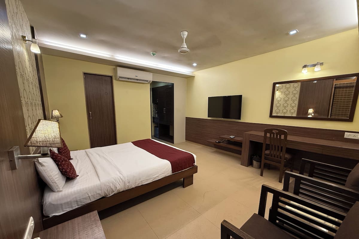 Habitación doble, 1 cama doble, fumadores | Edredones de plumas, caja fuerte, espacio para trabajar con un portátil