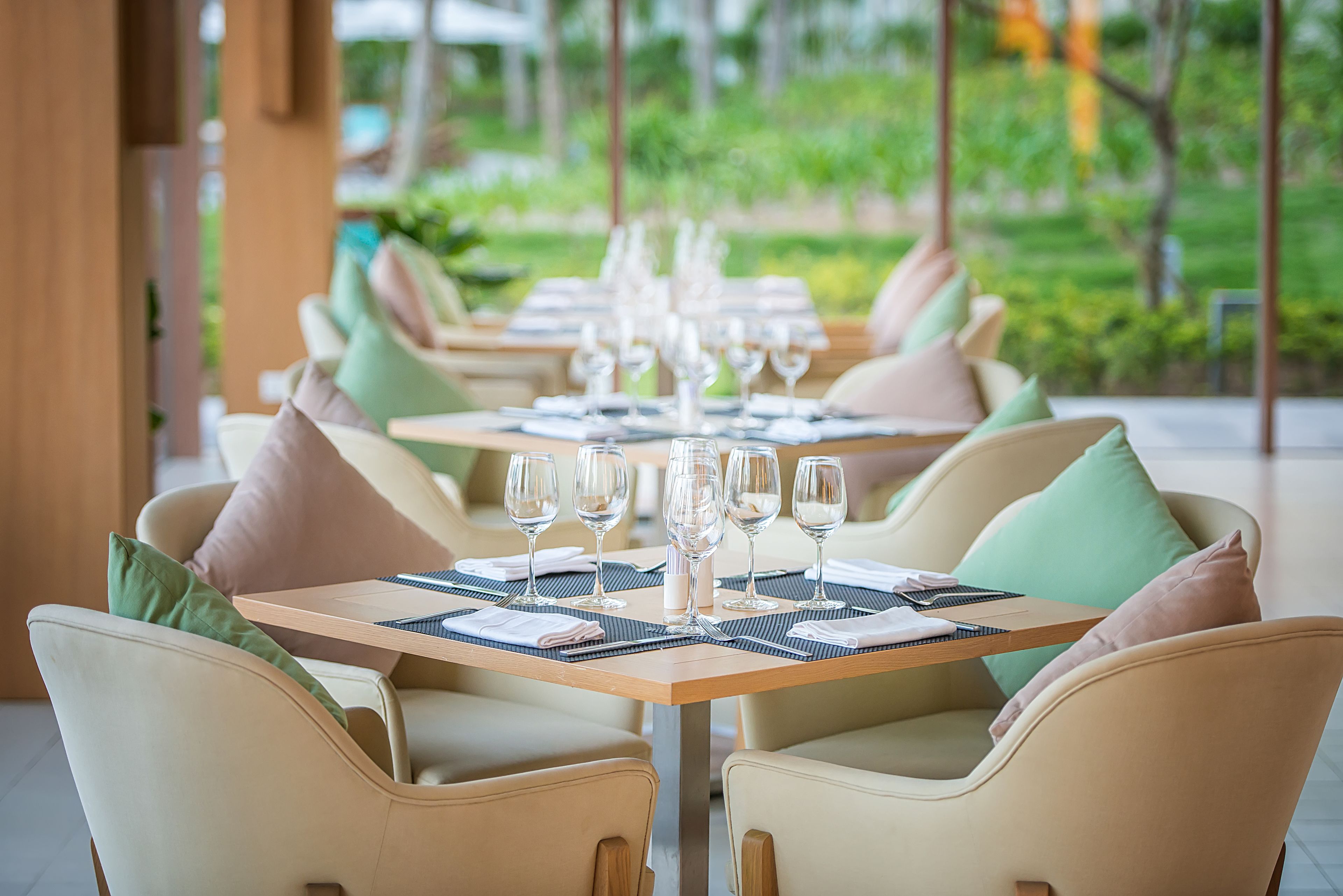 2 restaurants, breakfast, lunch, dinner served; barbecue