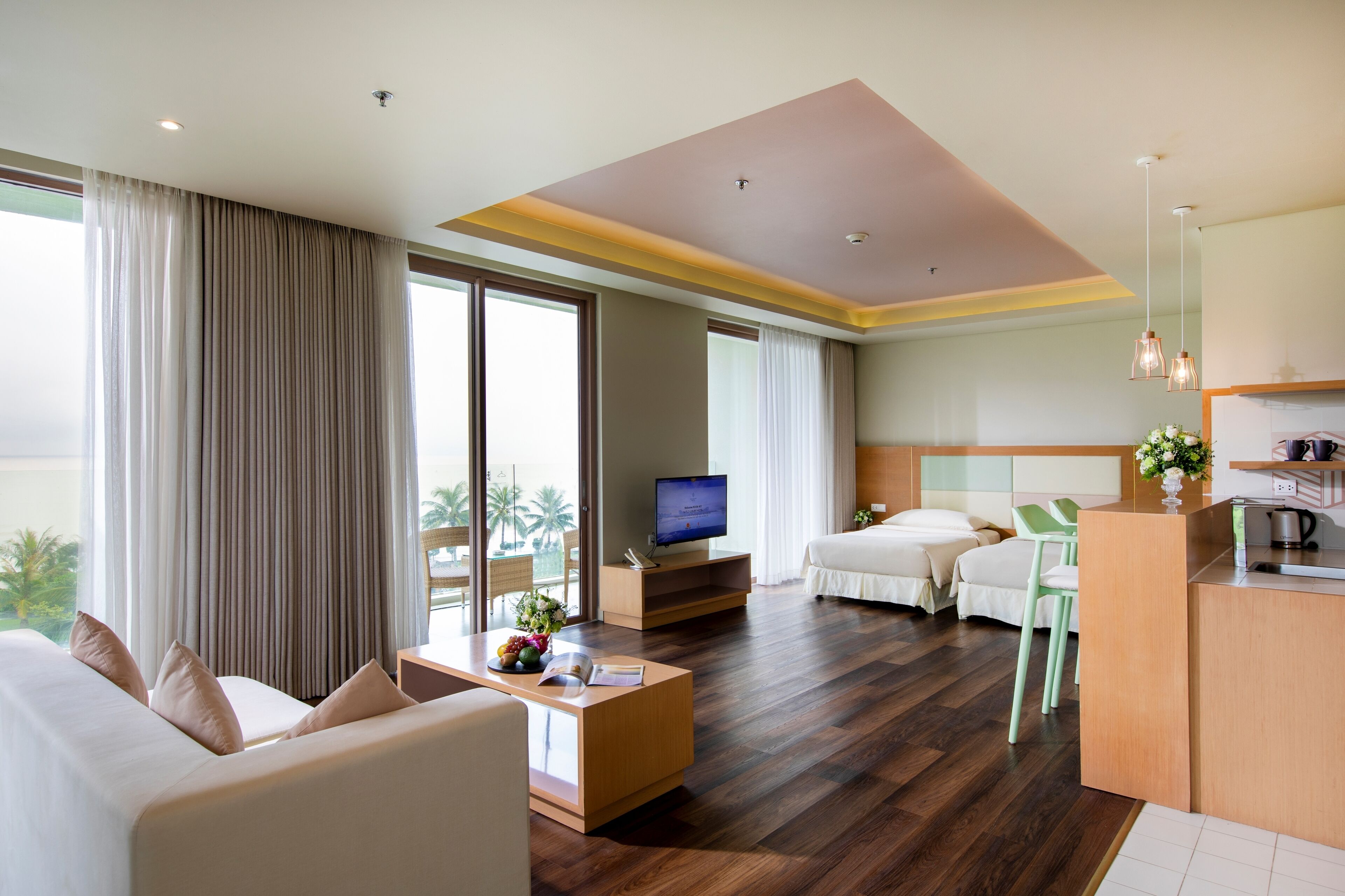 studio suite | 2 bedrooms, minibar, in-room safe, desk