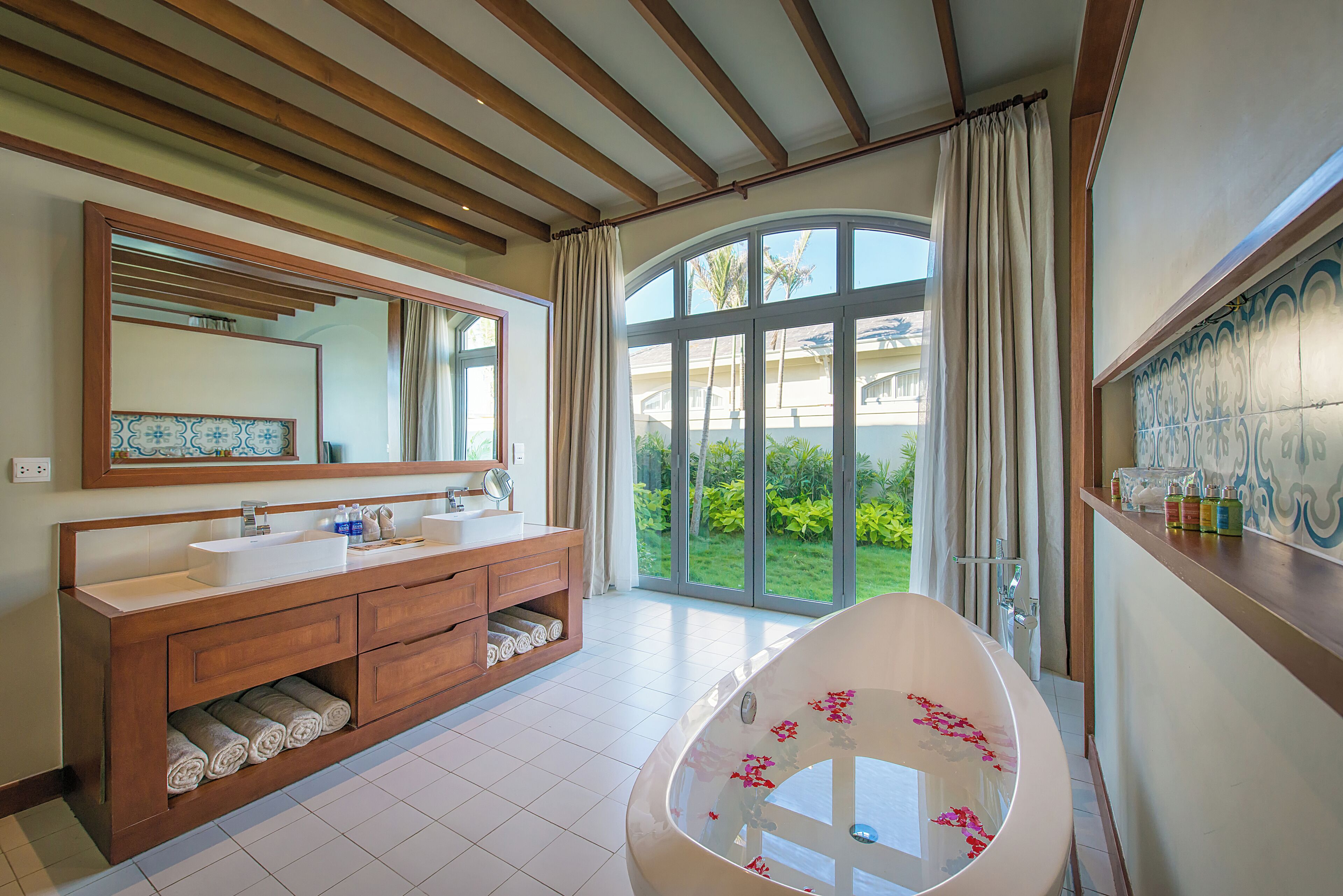 basic villa | bathroom | free toiletries, hair dryer, slippers, towels