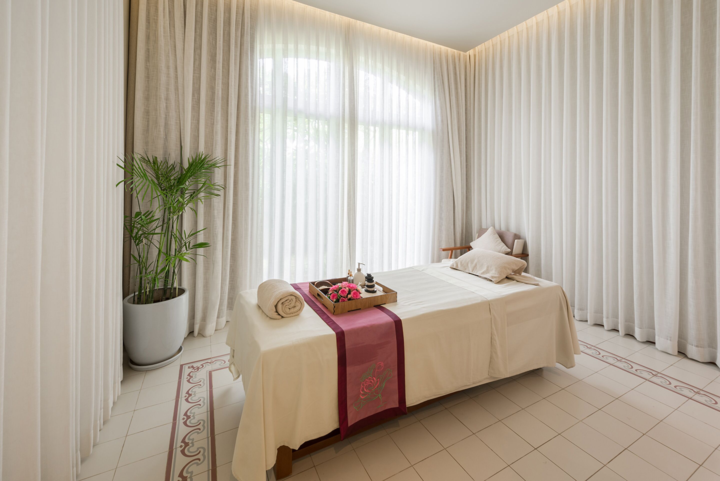 sauna, steam room, body treatments, aromatherapy, hot stone massages