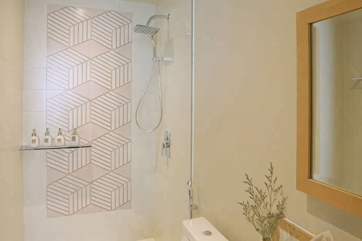 Bathroom | Free toiletries, hair dryer, slippers, bidet