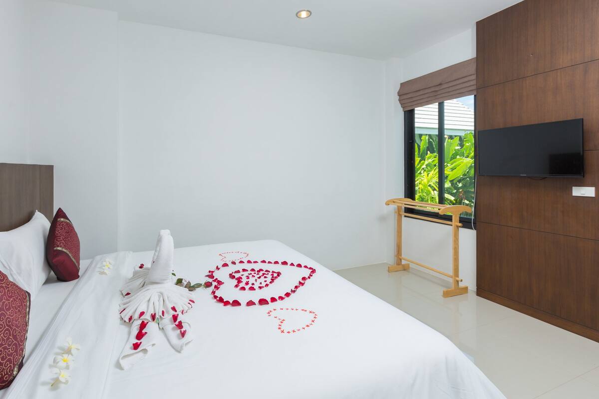 Villa with Garden View | Minibar, in-room safe, cribs (free), WiFi (free)