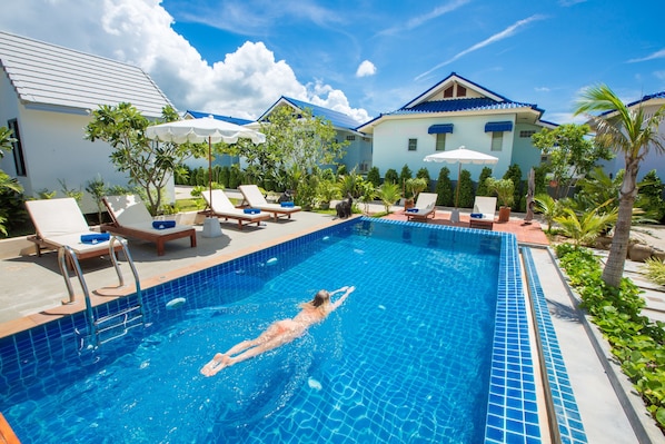 Outdoor pool, pool loungers - i-Samui Lamai (Koh Samui)