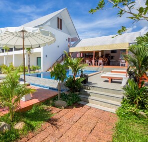 Daily English breakfast (THB 250 per person)