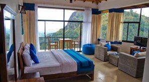 Habitación Deluxe, vista a la montaña, junto a la montaña | Caja de seguridad en la habitación, escritorio y cunas gratuitas