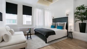 Deluxe-Studio | Hochwertige Bettwaren, Zimmersafe, Schreibtisch, Bügeleisen/Bügelbrett