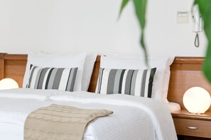 Premium bedding, in-room safe, desk, iron/ironing board - Angel Main Square (Zagreb)