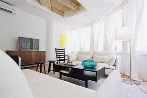 Flat-screen TV - Angel Main Square (Zagreb)