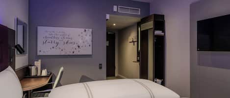 Double Room, Mobility Accessible (Barrier Free Room) | Blackout drapes, soundproofing, WiFi, bed sheets