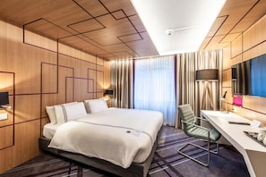 Habitación doble estándar | Cortinas blackout, insonorización, wifi gratis y ropa de cama