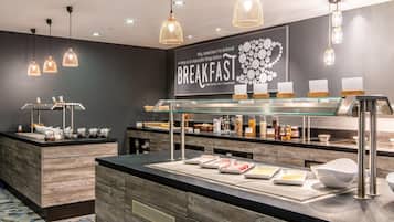 Petit déjeuner buffet (17.9 EUR par personne)