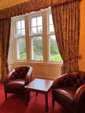 Superior Double Room | Living area | Flat-screen TV - Ramnee Hotel (Forres)