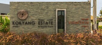 Kokyang Estate by Tropiclook