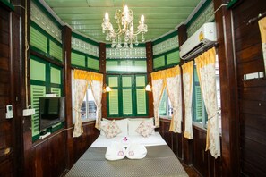 Room, Non Smoking, Shared Bathroom | In-room safe, rollaway beds, free WiFi - Laksameenarai Guesthouse - Hostel (Bangkok)