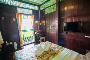 Room, Non Smoking, Shared Bathroom | In-room safe, rollaway beds, free WiFi