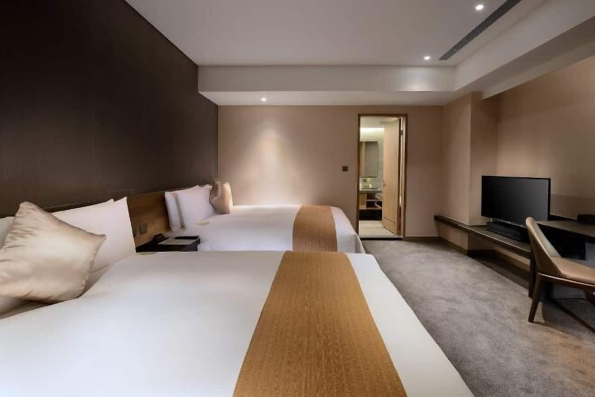 Minibar, in-room safe, desk, free WiFi