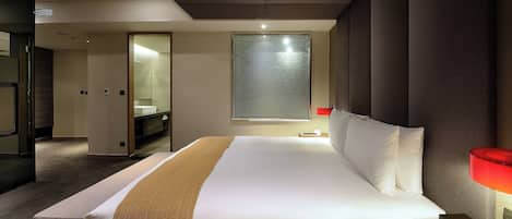 Minibar, coffres-forts dans les chambres, bureau, Wi-Fi gratuit