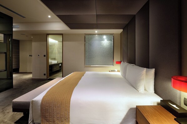 Minibar, in-room safe, desk, free WiFi