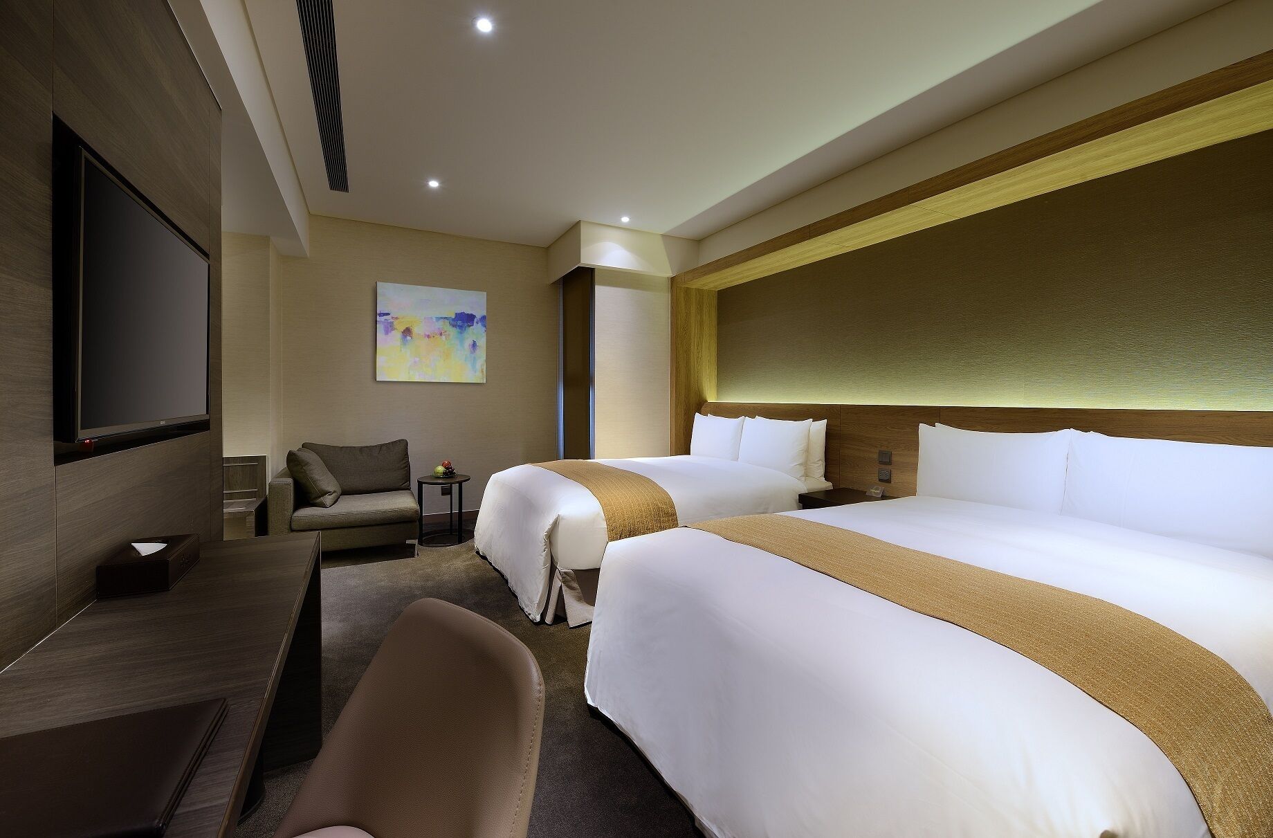 standard quadruple room | 1 bedroom, minibar, in-room safe, desk