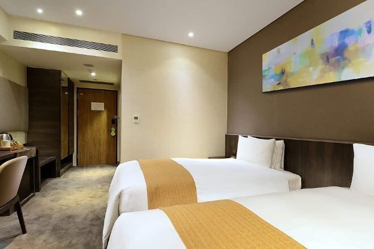 Minibar, in-room safe, desk, free WiFi