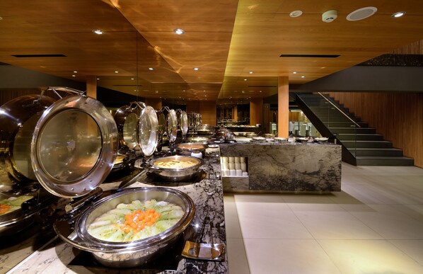 Daily buffet breakfast for a fee