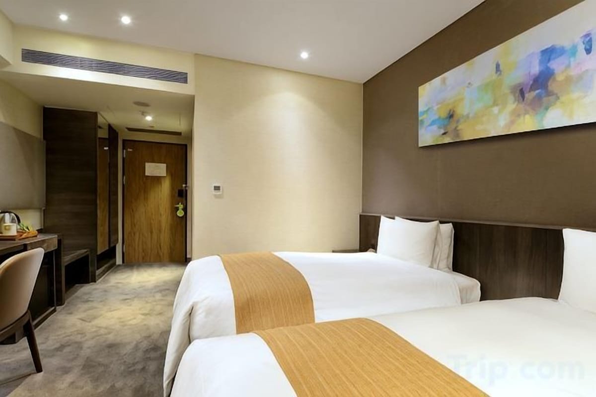 Minibar, in-room safe, desk, free WiFi
