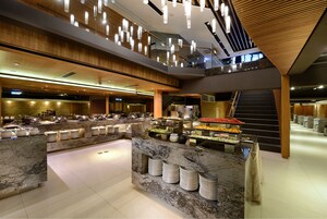 Daily buffet breakfast (TWD 330 per person)
