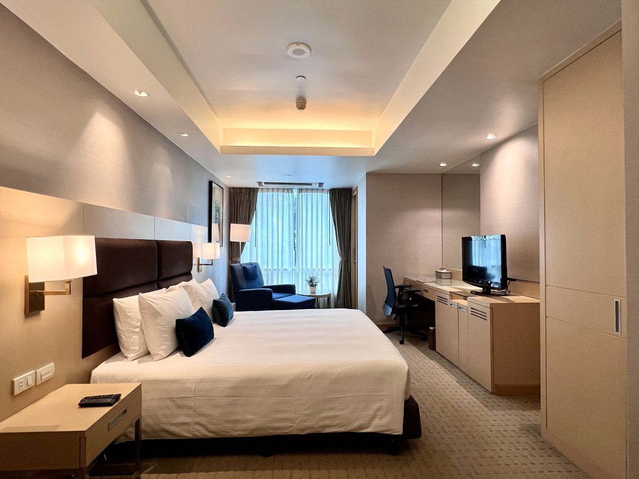 In-room safe, individually furnished, desk, laptop workspace