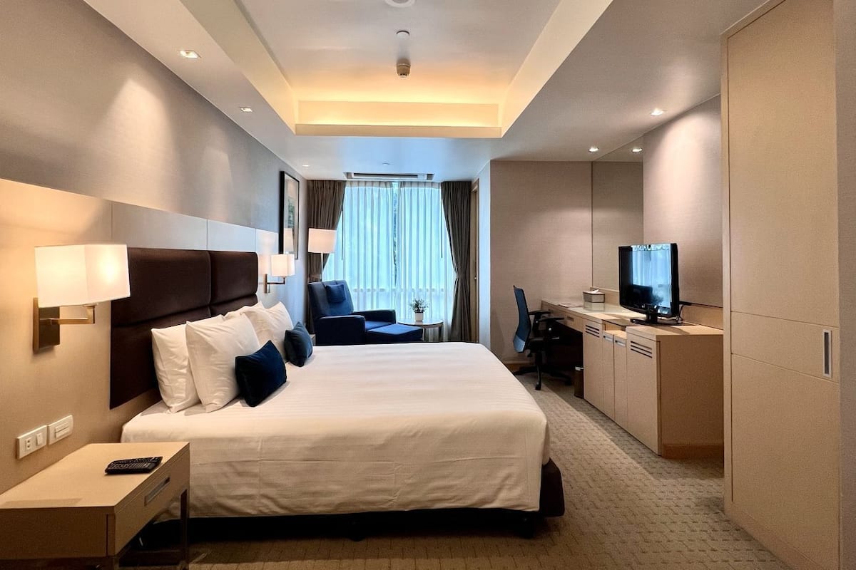 Deluxe One Bedroom Suite (City View) | 1 bilik tidur, peti besi dalam bilik