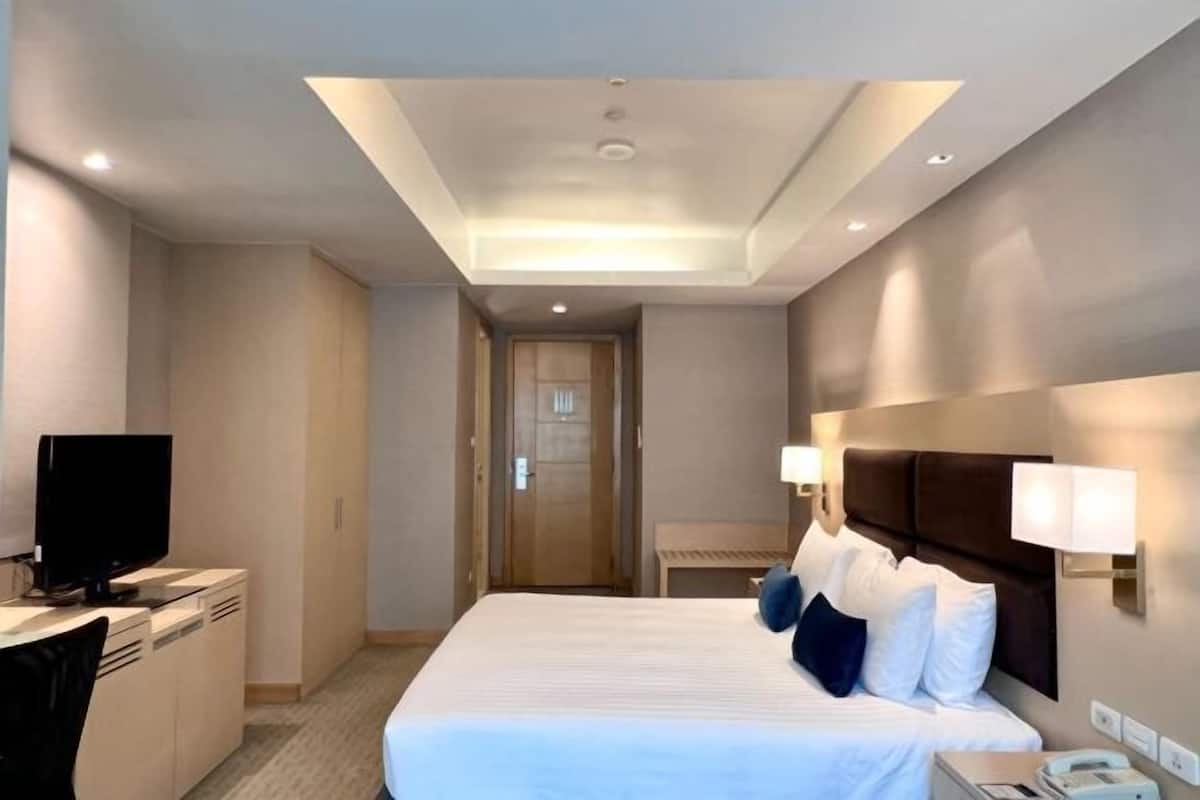 1 bedroom, in-room safe, individually furnished, desk