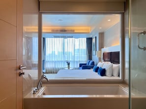 Premium Room (Lake View) | Bilik Mandi | Gabungan pancuran/tab mandi, hulu semburan mandi hujan