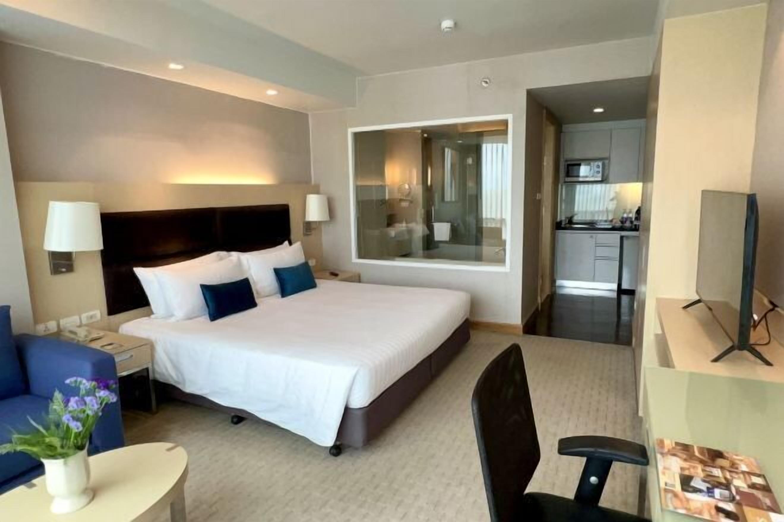 In-room safe, individually furnished, desk, laptop workspace