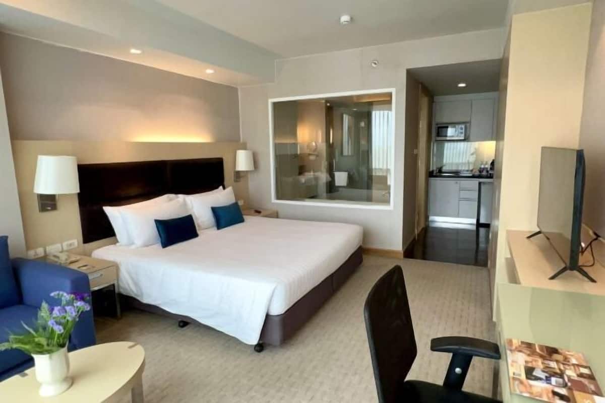 1 bedroom, in-room safe, individually furnished, desk