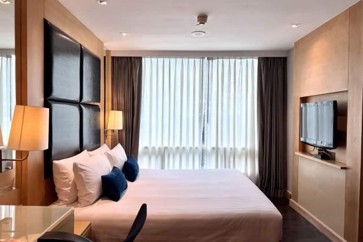 1 bedroom, in-room safe, individually furnished, desk