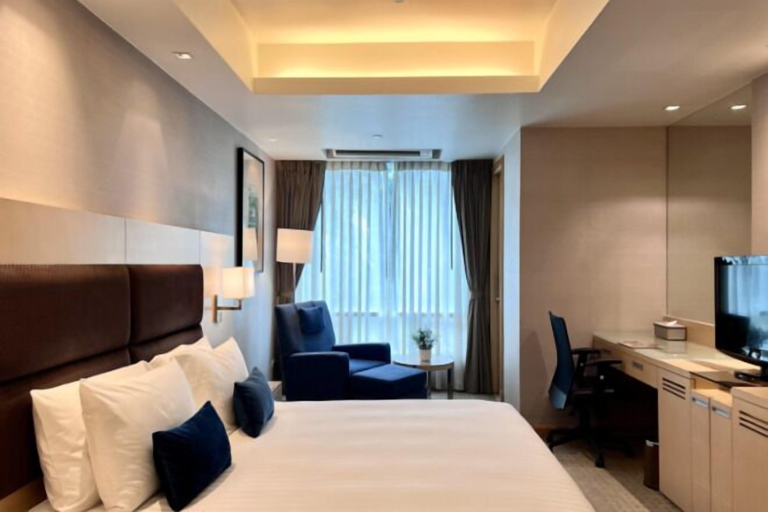 ตู้นิรภัยในห้องพัก, โต๊ะทำงาน, พื้นที่ทำงานแ  บบใช้แล็ปท็อป, ผ้าม่านกันแสง