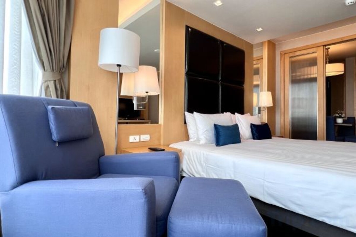 In-room safe, desk, laptop workspace, blackout curtains