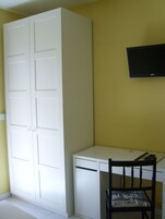 Habitación con 1 cama doble o 2 individuales | Escritorio, cortinas opacas, cunas gratuitas y camas supletorias