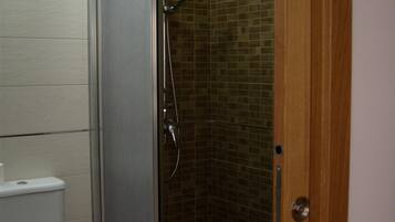 Kamer, 1 twee- of 2 eenpersoonsbedden | Badkamer | Gratis toiletartikelen, een haardroger, handdoeken