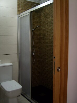 Double or Twin Room | Bathroom | Free toiletries, hair dryer, towels