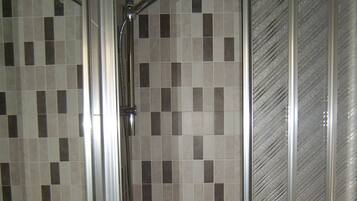 Doppel- oder Zweibettzimmer | Badezimmer