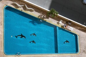 Outdoor pool - ThepThip ArtDeco Apartments (Pattaya)