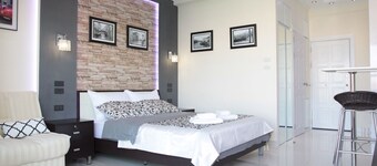 ThepThip ArtDeco Apartments